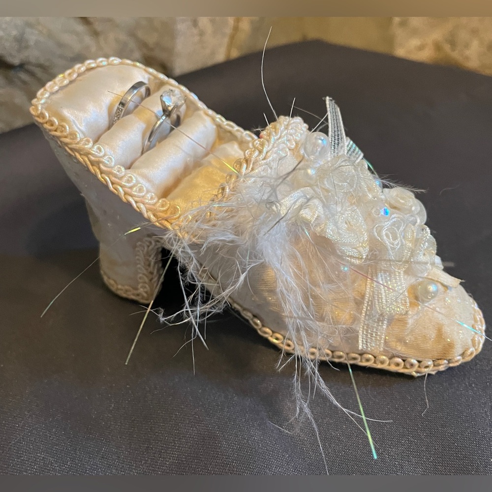 A lovely Victorian style Ladies Shoe Ring/Earring Holder